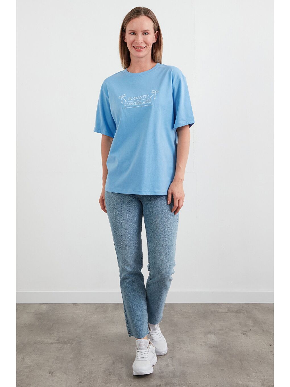 Mavi Yazı Ve Kurdele Nakışlı Oversize Tişört-2