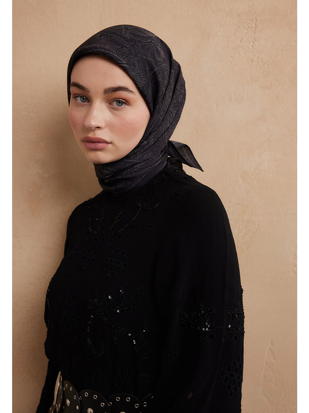 Reına Desen Pamuk İpek Eşarp Siyah-2