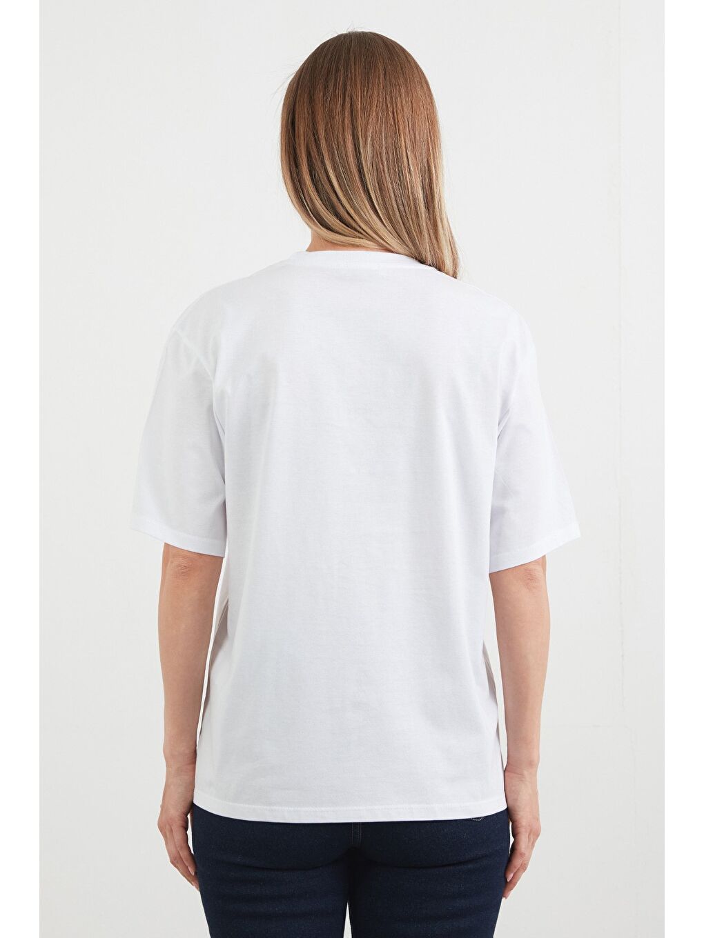 Beyaz Üçgen Nakışlı Bisiklet Yaka Oversize Tişört-3