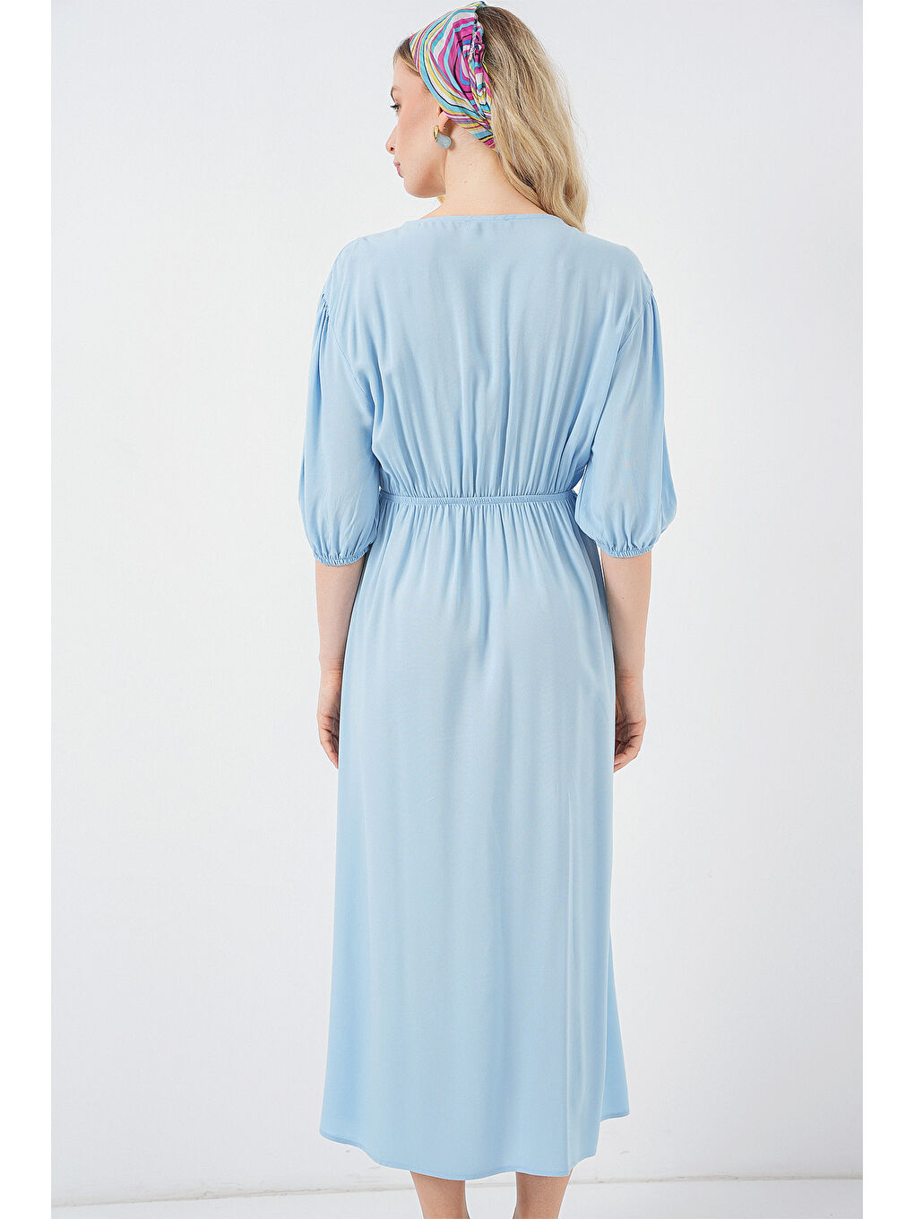 2570 Kadın Beli Büzgülü V Yaka Elbise - Mavi-5