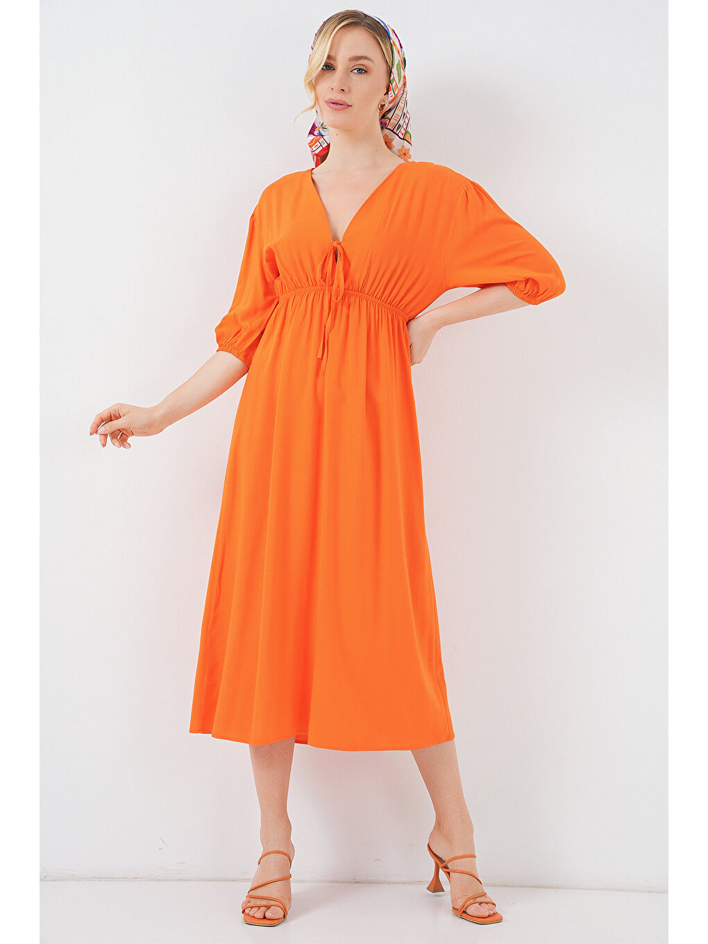 2570 Kadın Beli Büzgülü V Yaka Elbise - Turuncu-1