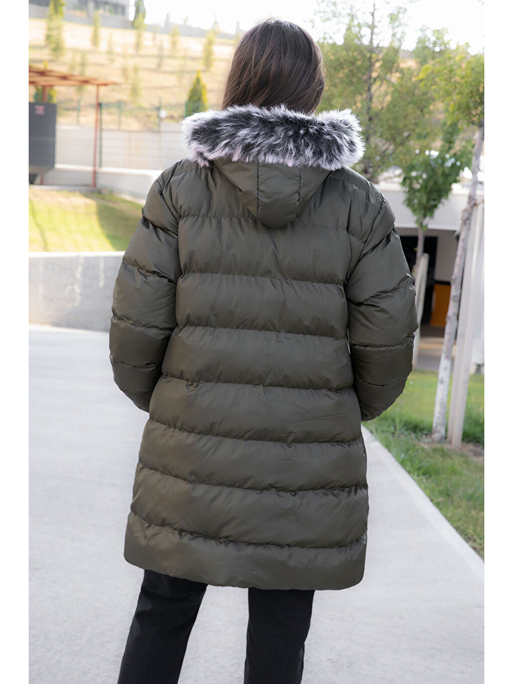 Haki İçi Kürklü Çıtçıtlı Kapüşonlu Kız Çocuk Şişme Mont 21318-4