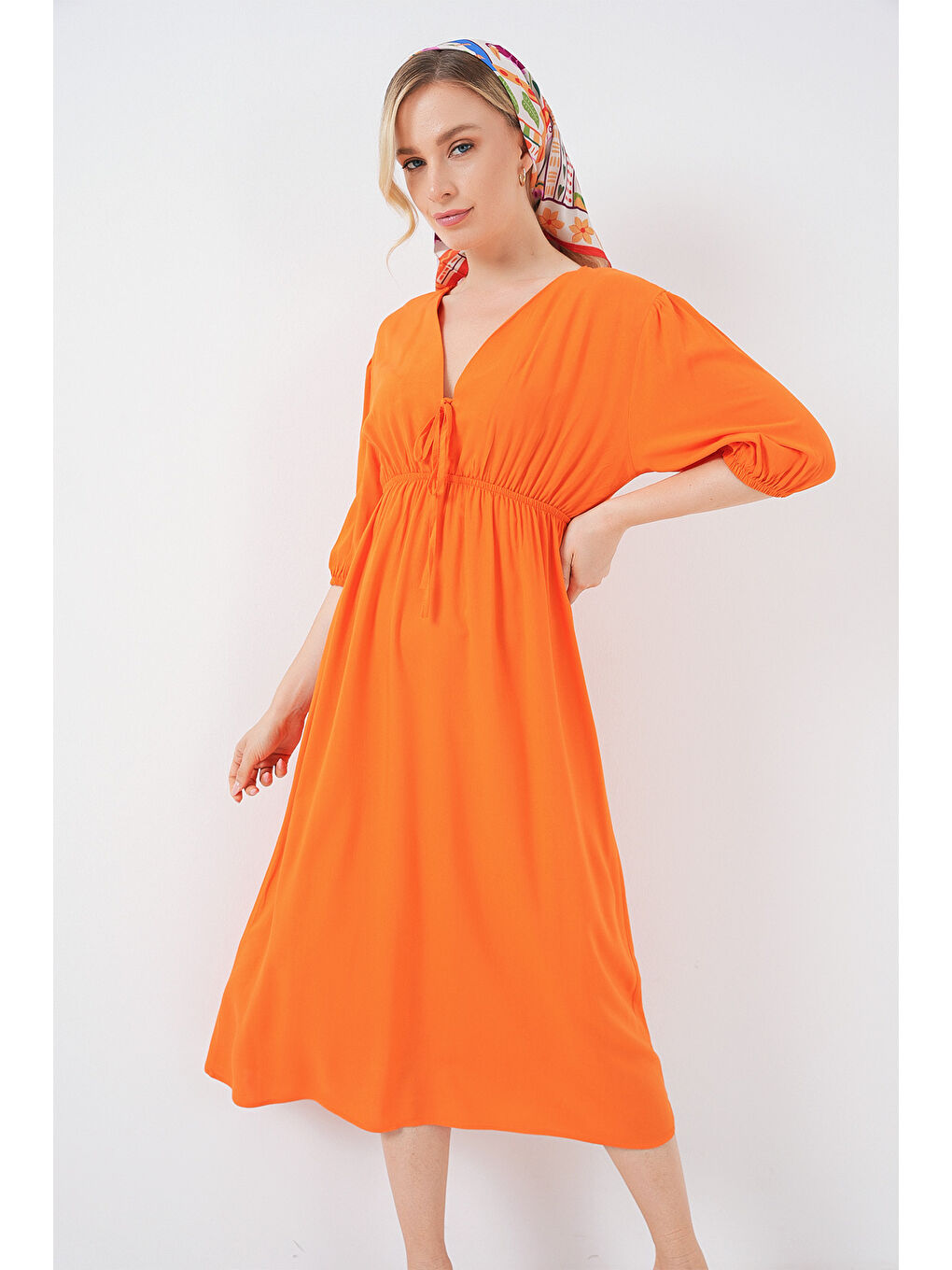 2570 Kadın Beli Büzgülü V Yaka Elbise - Turuncu-3