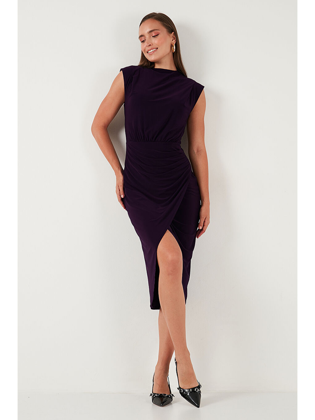 Mor Drape ve Yırtmaç Detaylı Sıfır Yaka Kolsuz Midi Boy Elbise 611EL694-2