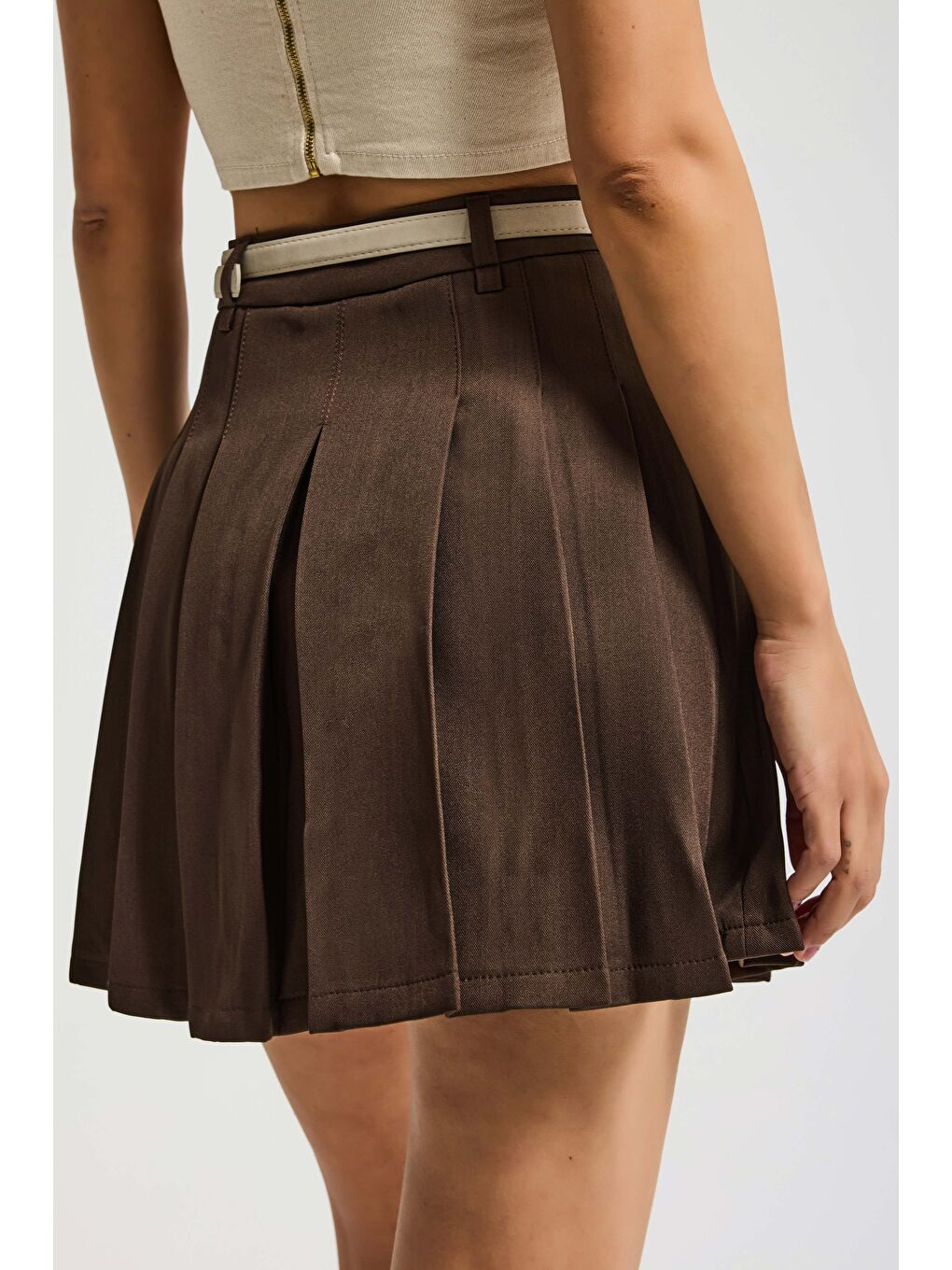 Kahverengi Kadın Kahve w5 Kemerli Pileli Organik Pamuk Kumaş İçi Şortlu Mini Etek-3
