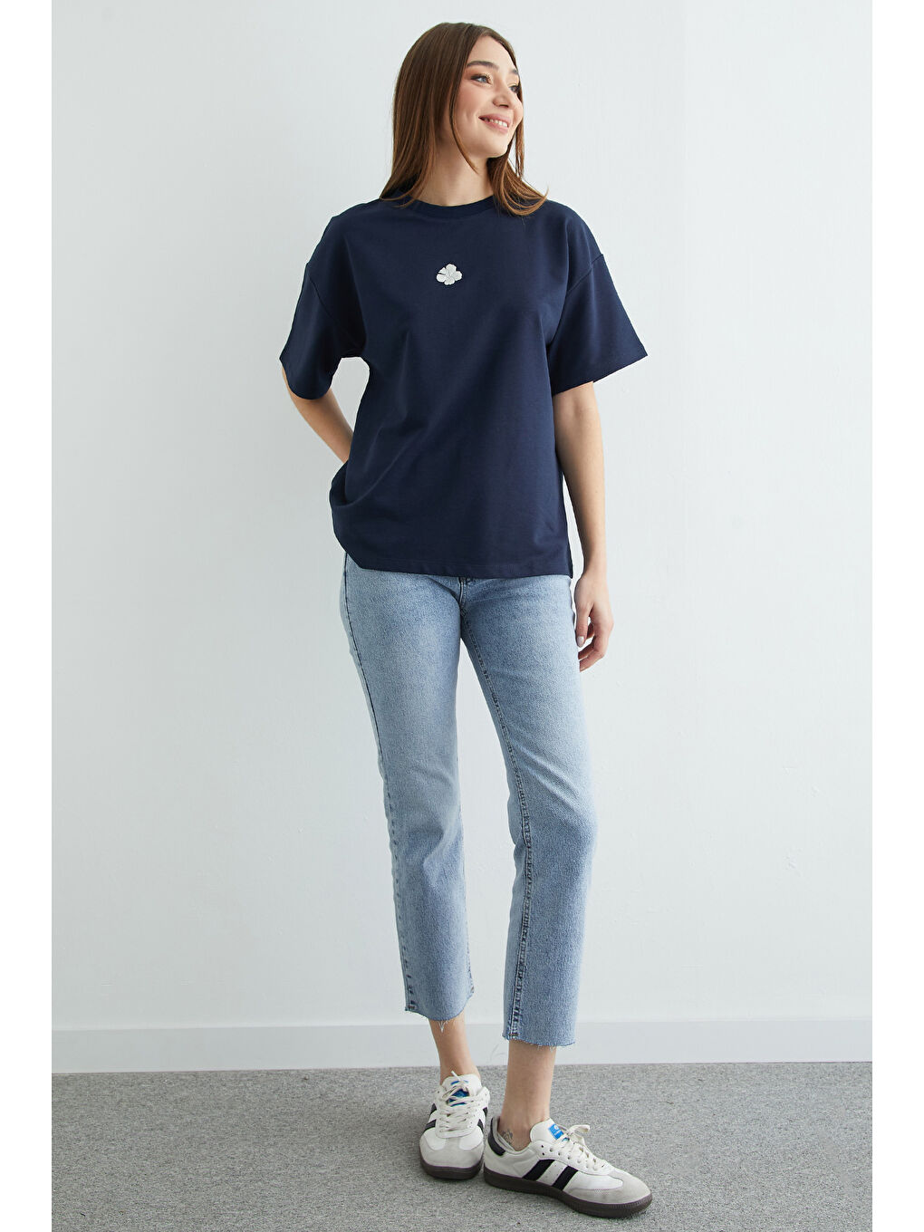 Lacivert Lotus Çiçeği Kabartmalı Oversize Tişört-1