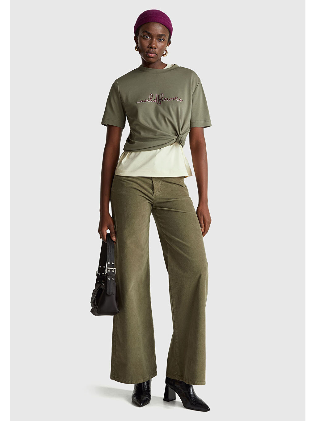 Kadın Haki %100 Pamuk Önü Çiçek İşlemeli Bisiklet Yaka T-Shirt-4