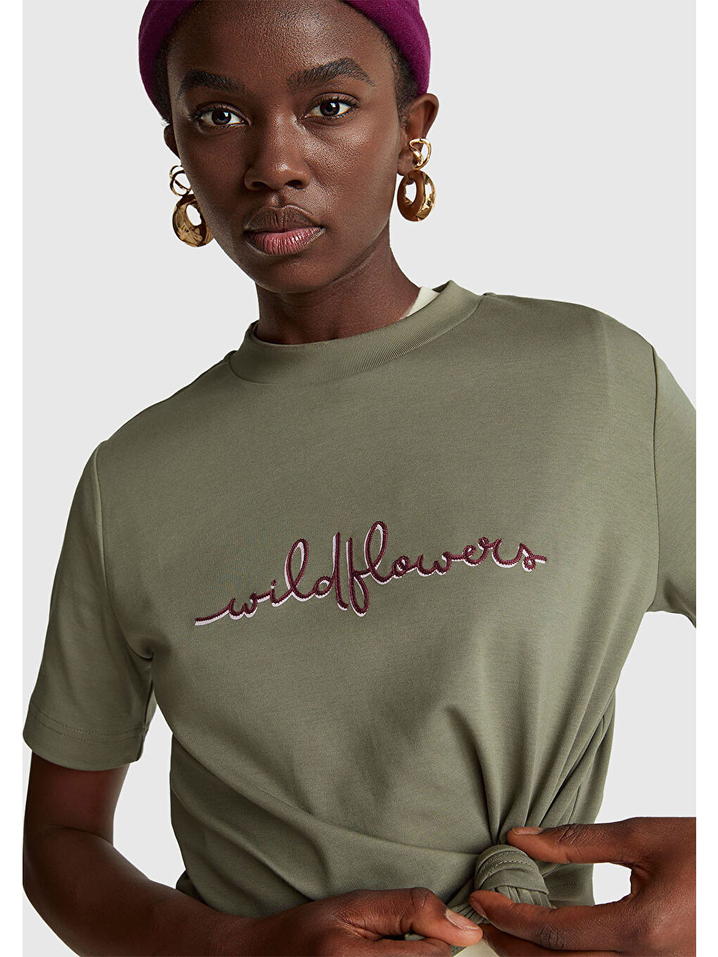 Kadın Haki %100 Pamuk Önü Çiçek İşlemeli Bisiklet Yaka T-Shirt-5