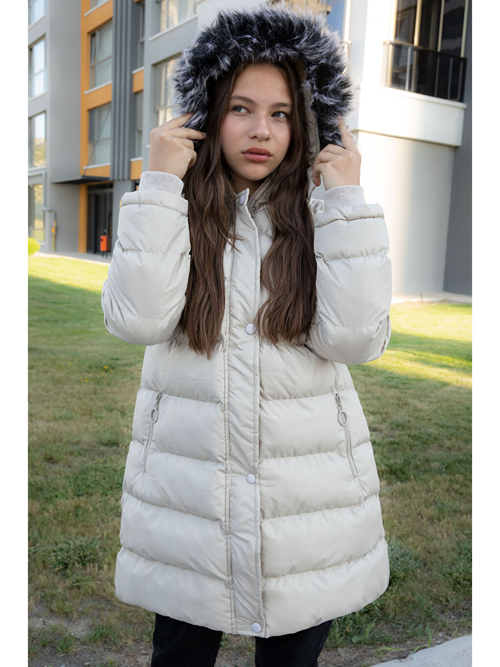 Ekru Krem İçi Kürklü Çıtçıtlı Kapüşonlu Kız Çocuk Şişme Mont 21316-3