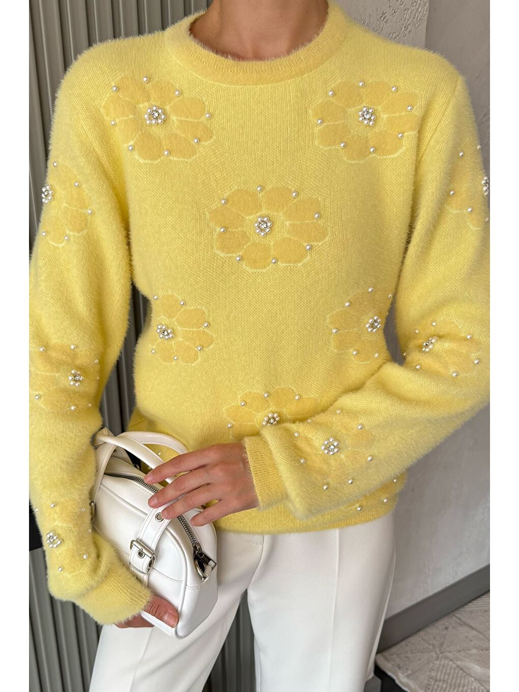 Sarı Kadın Çiçek Baskılı Taşlı Sakallı Triko Kazak (s-m-l Beden Uyumludur.)-1