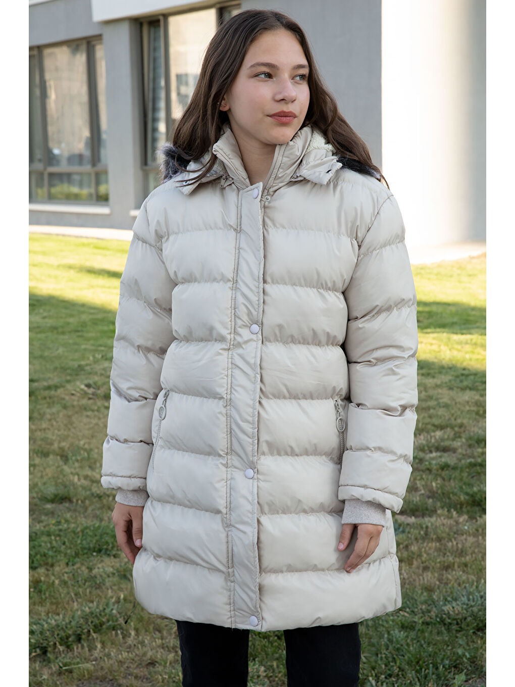 Ekru Krem İçi Kürklü Çıtçıtlı Kapüşonlu Kız Çocuk Şişme Mont 21316-4