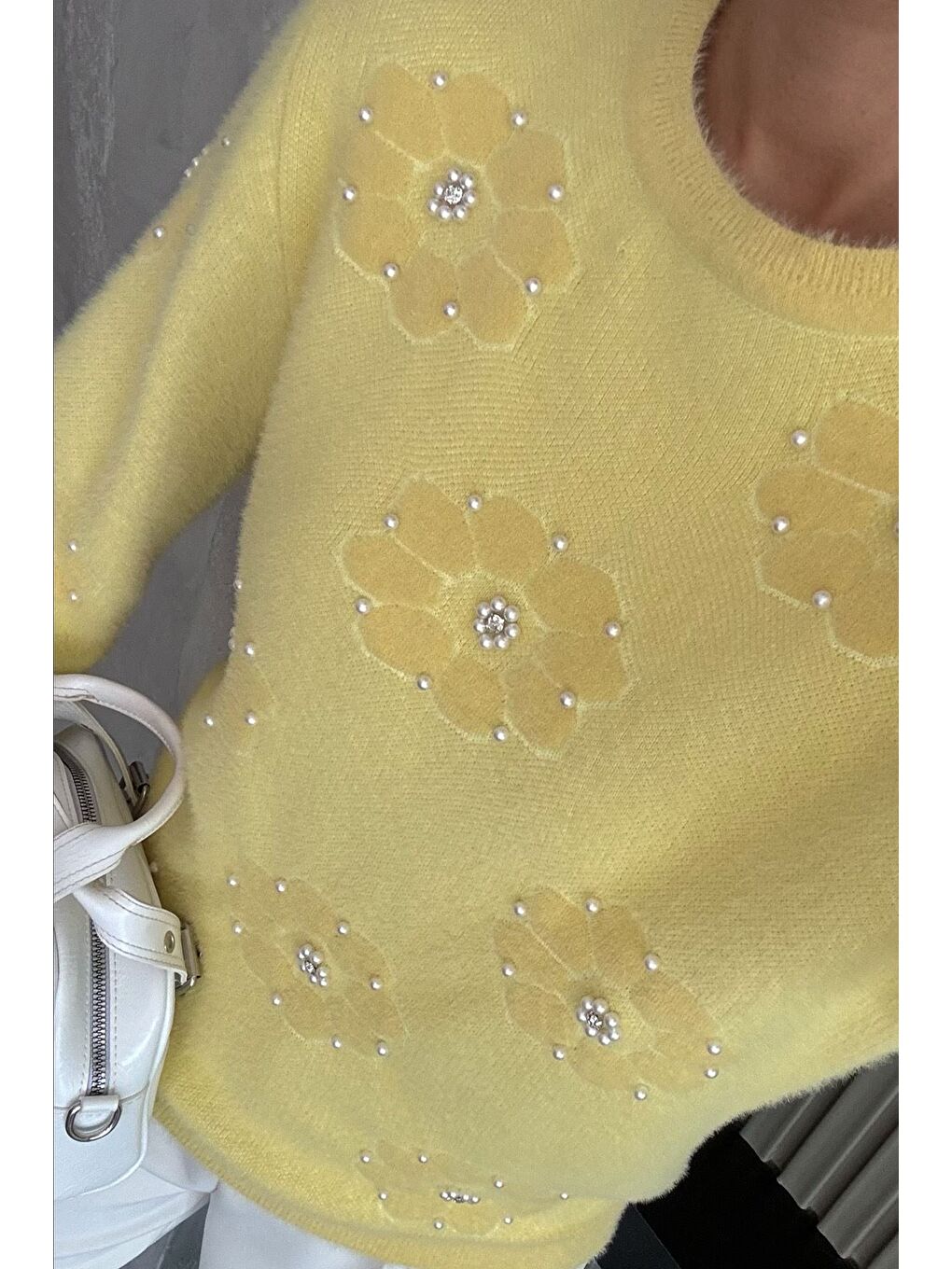 Sarı Kadın Çiçek Baskılı Taşlı Sakallı Triko Kazak (s-m-l Beden Uyumludur.)-2