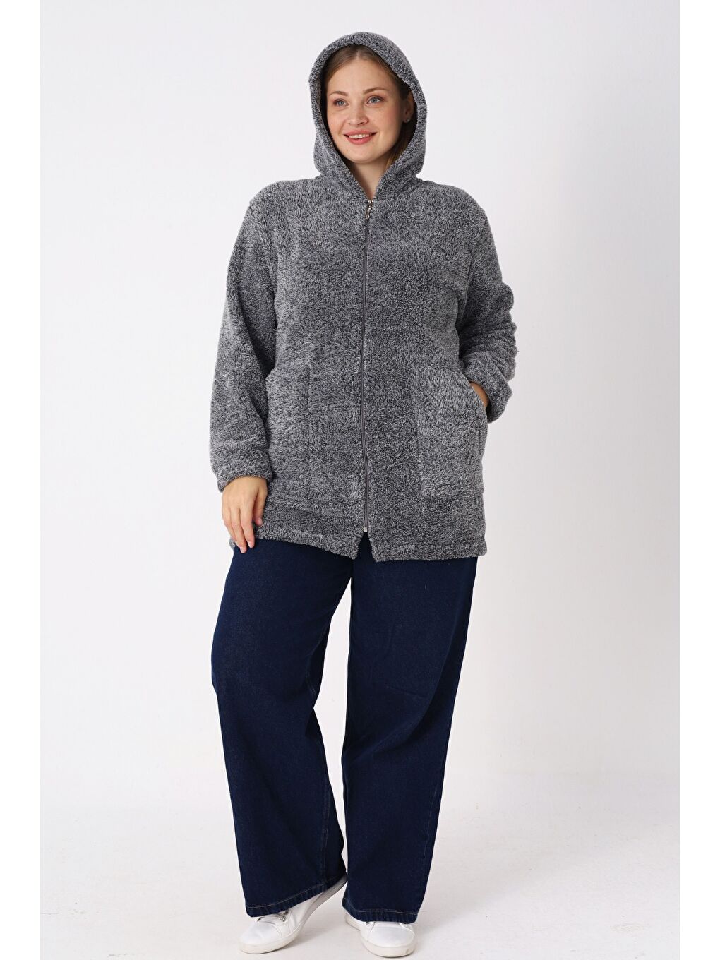 Gri Kadın Büyük Beden Kapüşonlu Fermuarlı Cepli Soft Pelüş Sweatshirt-3