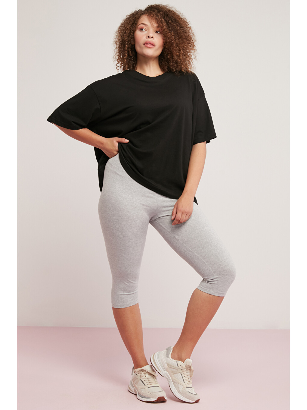 Allıson Kadın 100% Pamuk Oversize Fit Yuvarlak Yaka Yarım Kollu Basıc Siyah Büyük Beden T-shirt-1