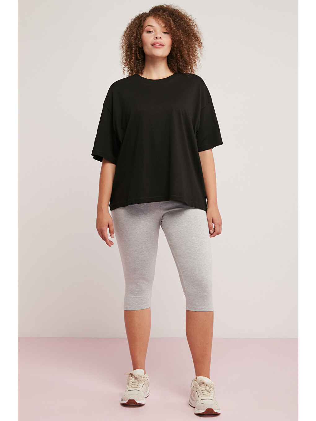 Allıson Kadın 100% Pamuk Oversize Fit Yuvarlak Yaka Yarım Kollu Basıc Siyah Büyük Beden T-shirt-2