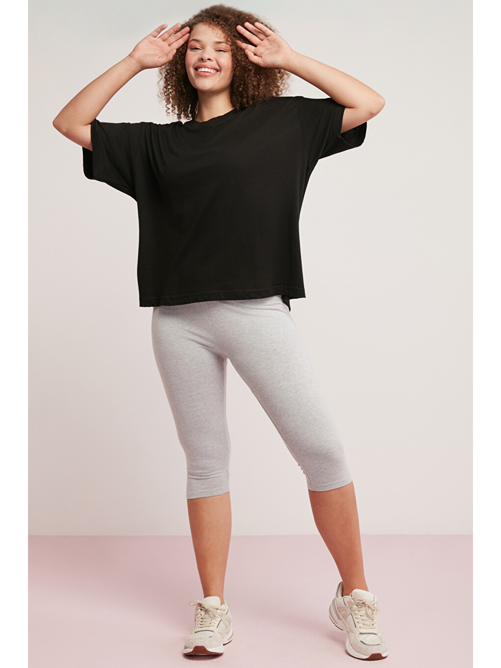 Allıson Kadın 100% Pamuk Oversize Fit Yuvarlak Yaka Yarım Kollu Basıc Siyah Büyük Beden T-shirt-3