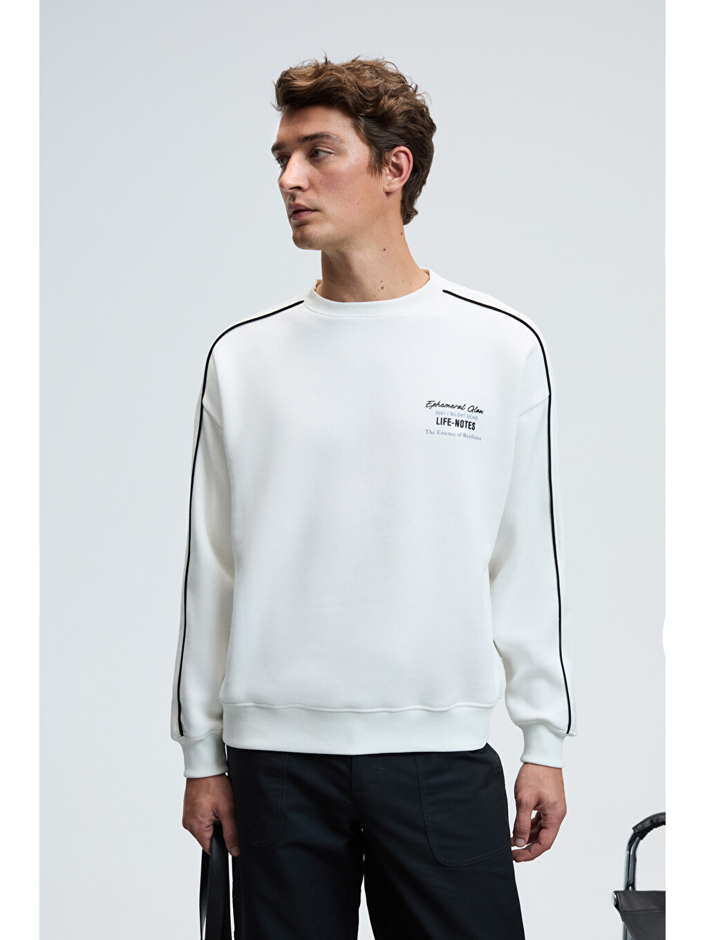 Leıf Erkek Kolları Biyeli Önü Baskılı Yuvarlak Yaka Oversize Ekru Sweatshirt