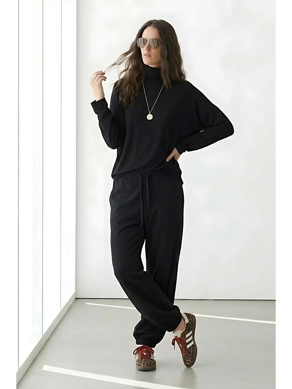 NORA | Dik Yaka Rahat Kesim Bluz Siyah-1