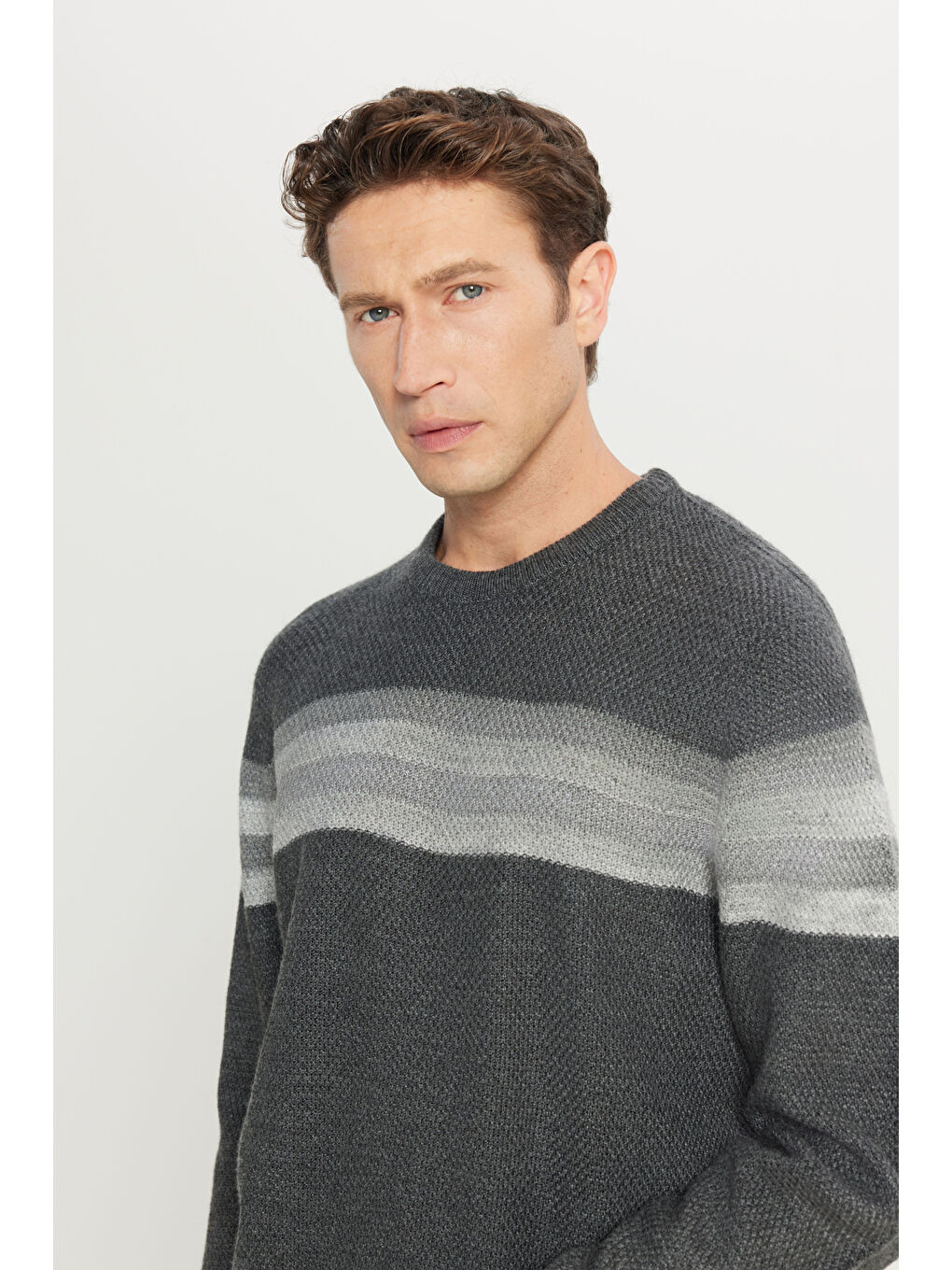 Erkek Antrasit-Melanj Standart Fit Normal Kesim Bisiklet Yaka Jakarlı Triko Kazak-3