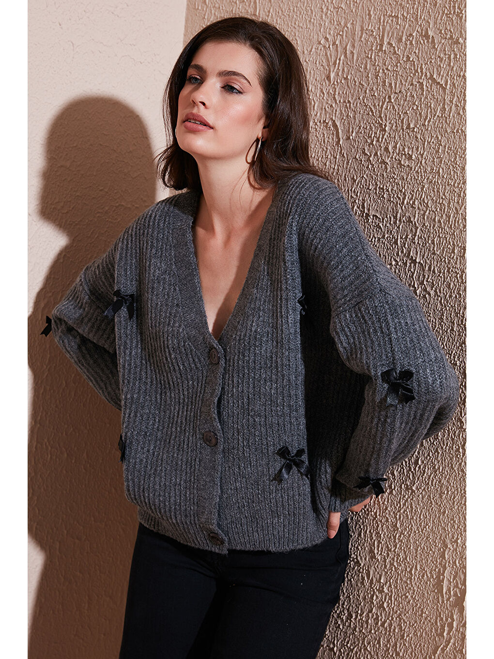 Antrasit Oversize Fit V Yaka Fiyonk Detaylı Düğmeli Hırka 4615577