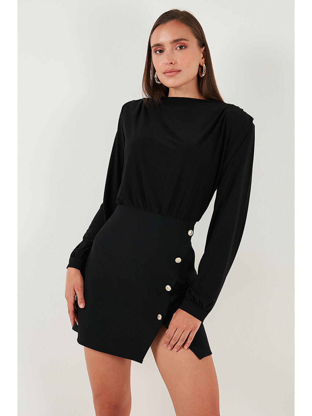 Siyah Vatkalı Regular Fit Yırtmaç Detaylı Dik Yaka Mini Boy Elbise 611EL751-2