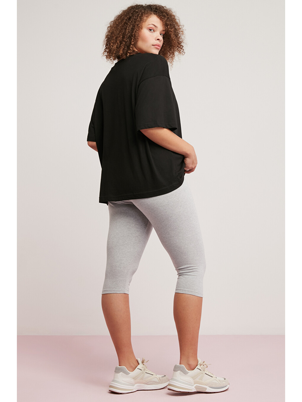 Allıson Kadın 100% Pamuk Oversize Fit Yuvarlak Yaka Yarım Kollu Basıc Siyah Büyük Beden T-shirt-5