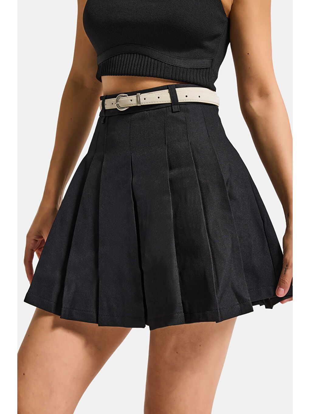 Kadın Siyah w5 Kemerli Pileli Organik Pamuk Kumaş İçi Şortlu Mini Etek-2