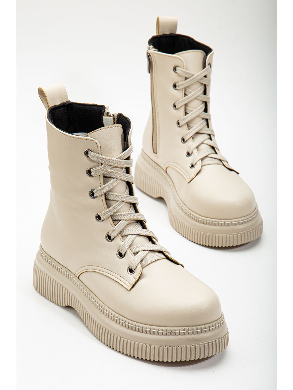 Kadın Bej Cilt Kalın Termo Taban Bağcklı ve Fermuarlı Bot-2