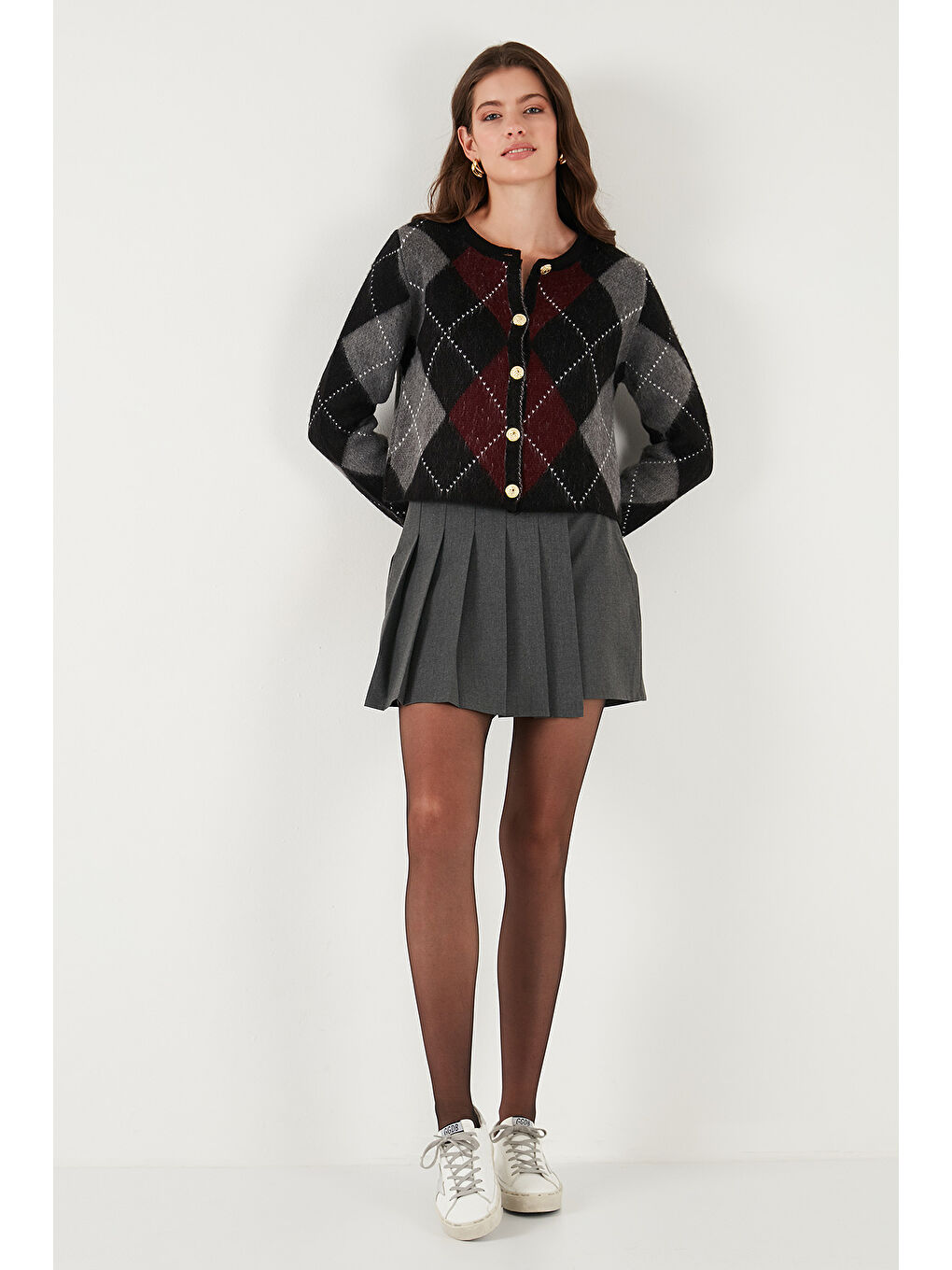 Siyah Regular Fit Bisiklet Yaka Baklava Desenli Düğmeli Crop Hırka 4615570-3