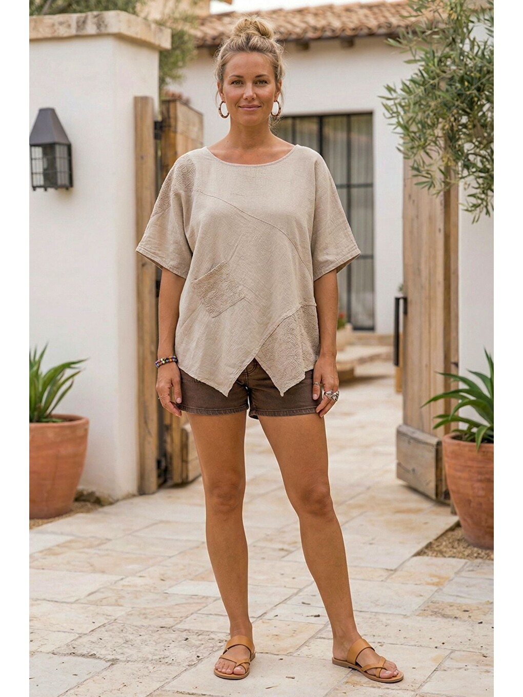 Bej Havuz Yaka Kısa Kol Cepli Brodeli Asimetrik Casual Keten Görünümlü Oversize Dokuma Bluz 75 67-2