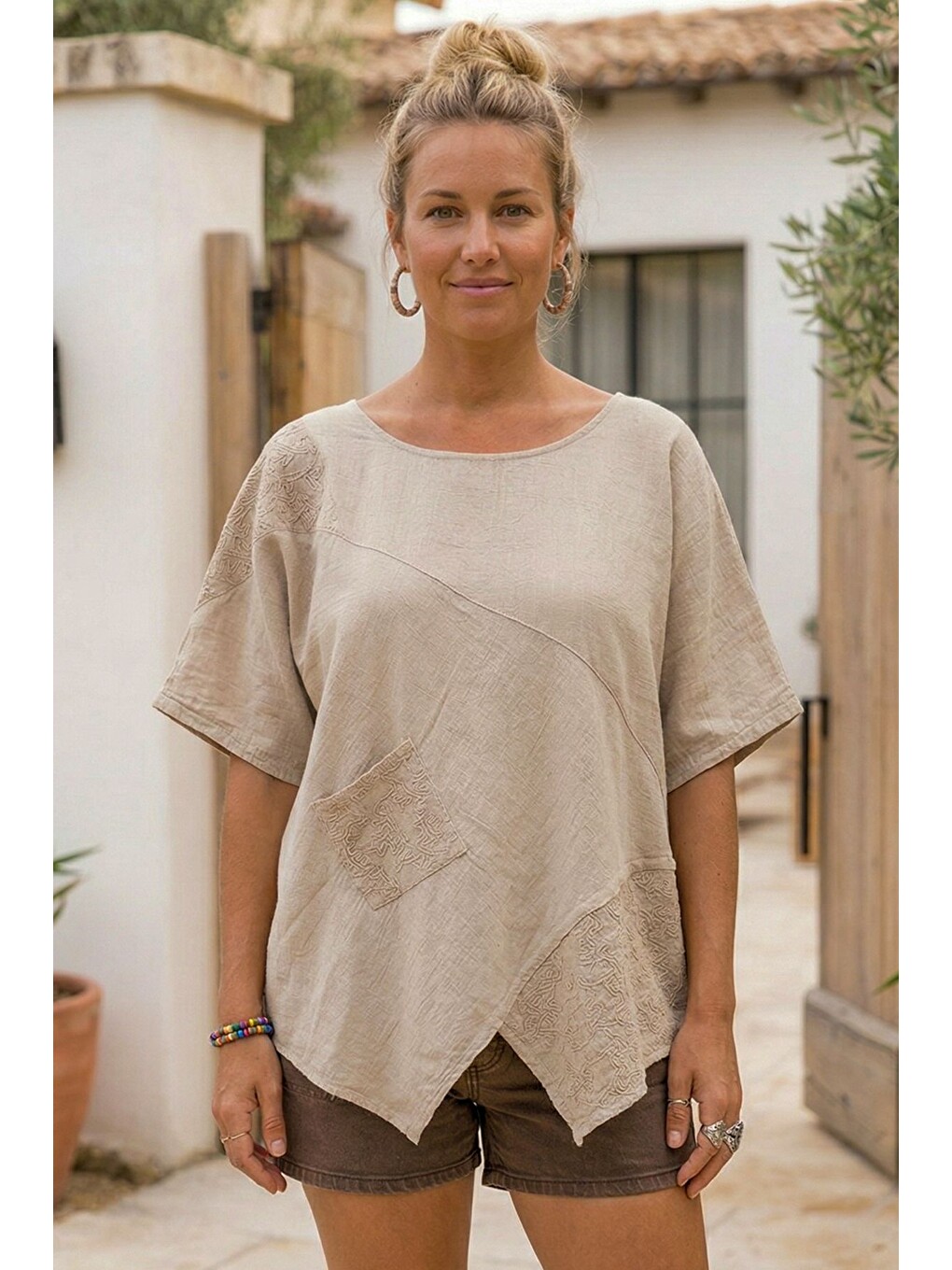 Bej Havuz Yaka Kısa Kol Cepli Brodeli Asimetrik Casual Keten Görünümlü Oversize Dokuma Bluz 75 67-3