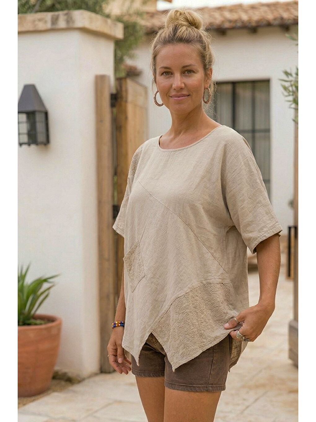Bej Havuz Yaka Kısa Kol Cepli Brodeli Asimetrik Casual Keten Görünümlü Oversize Dokuma Bluz 75 67-4
