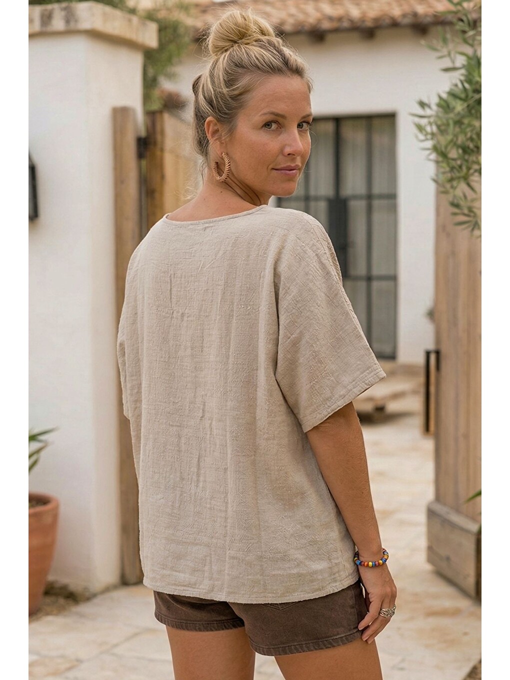 Bej Havuz Yaka Kısa Kol Cepli Brodeli Asimetrik Casual Keten Görünümlü Oversize Dokuma Bluz 75 67-5