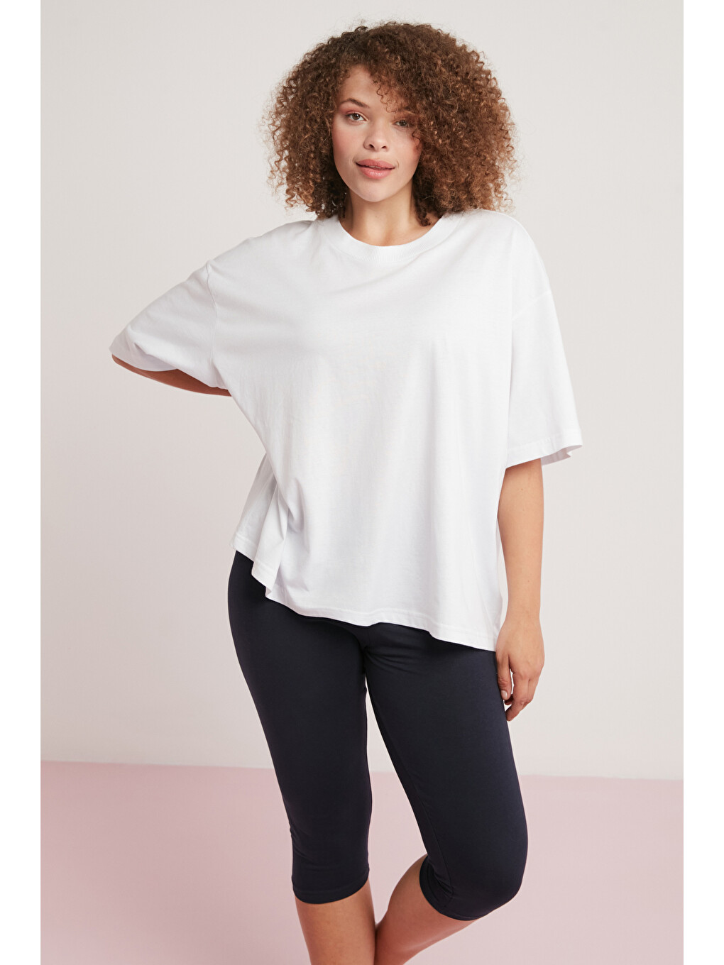 Allıson Kadın 100% Pamuk Oversize Fit Yuvarlak Yaka Yarım Kollu Basıc Beyaz Büyük Beden T-shirt