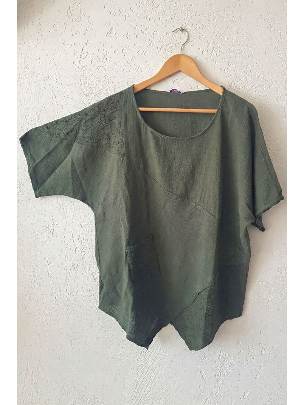 Koyu Haki Havuz Yaka Kısa Kol Cepli Brodeli Asimetrik Keten Görünümlü Oversize Dokuma Bluz 75 67-6