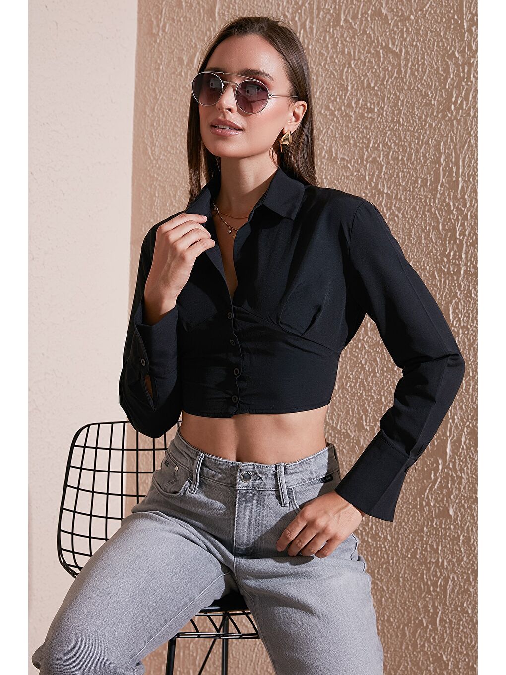 Siyah Fitted Fit Pamuklu Korse Detaylı Uzun Kollu Crop Gömlek 611GO00376