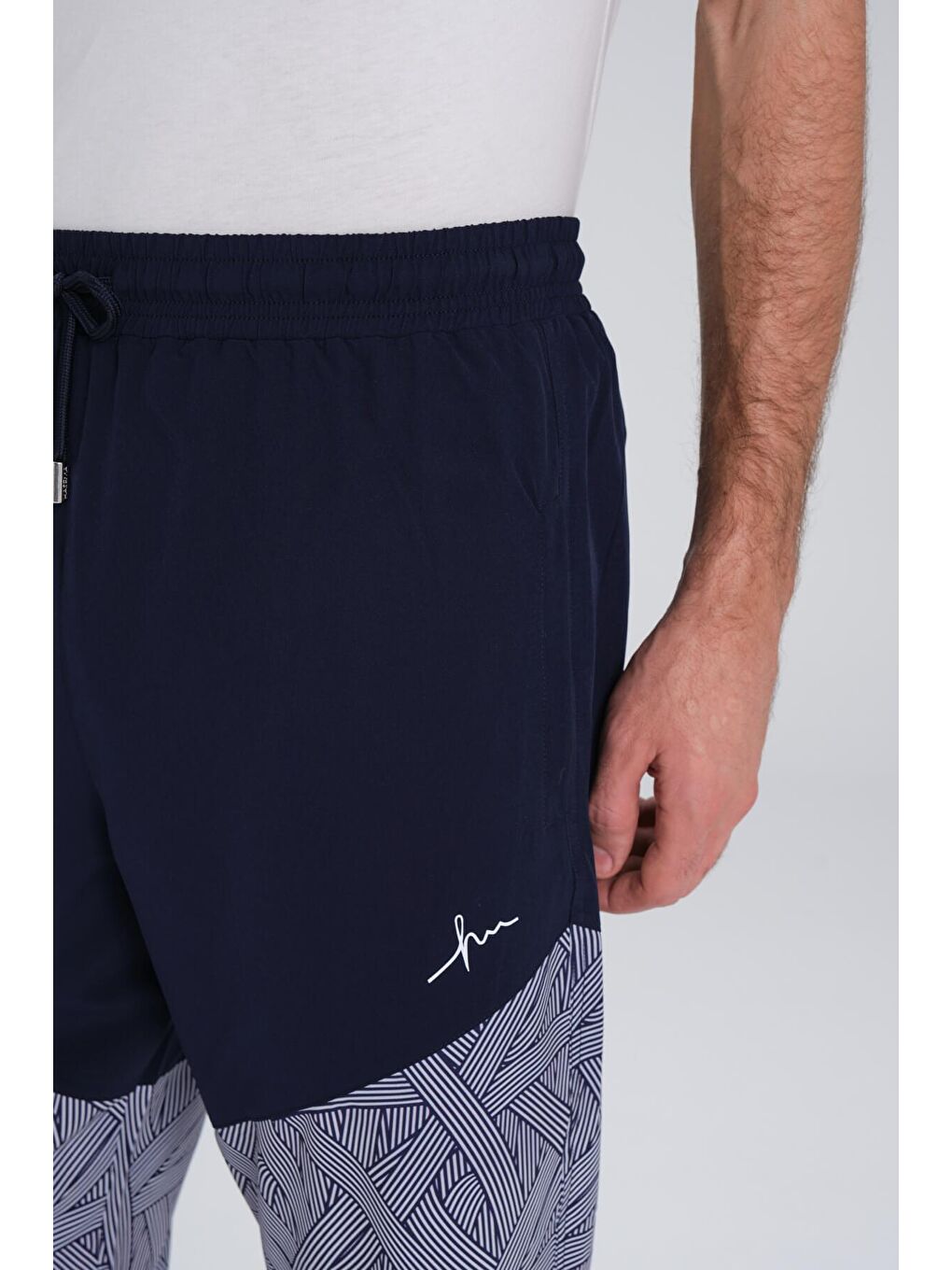 Desenli Lacivert Beyaz Uzun Erkek Havuz Ve Deniz Şortu 247-4