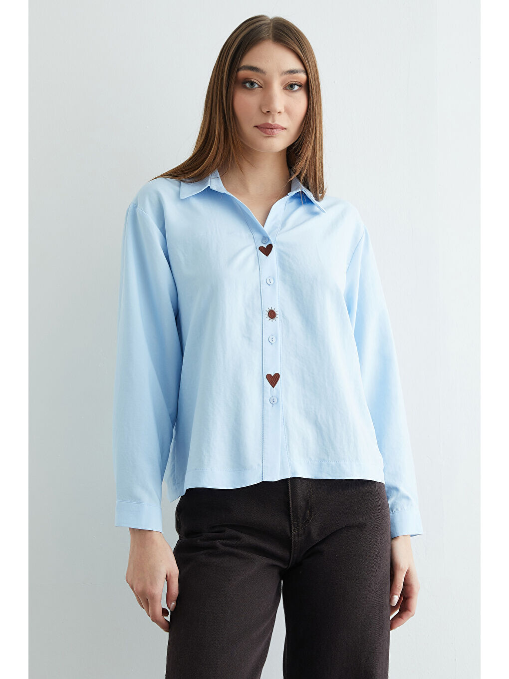 Mavi Kalp Ve Güneş Nakışlı Salaş Gömlek