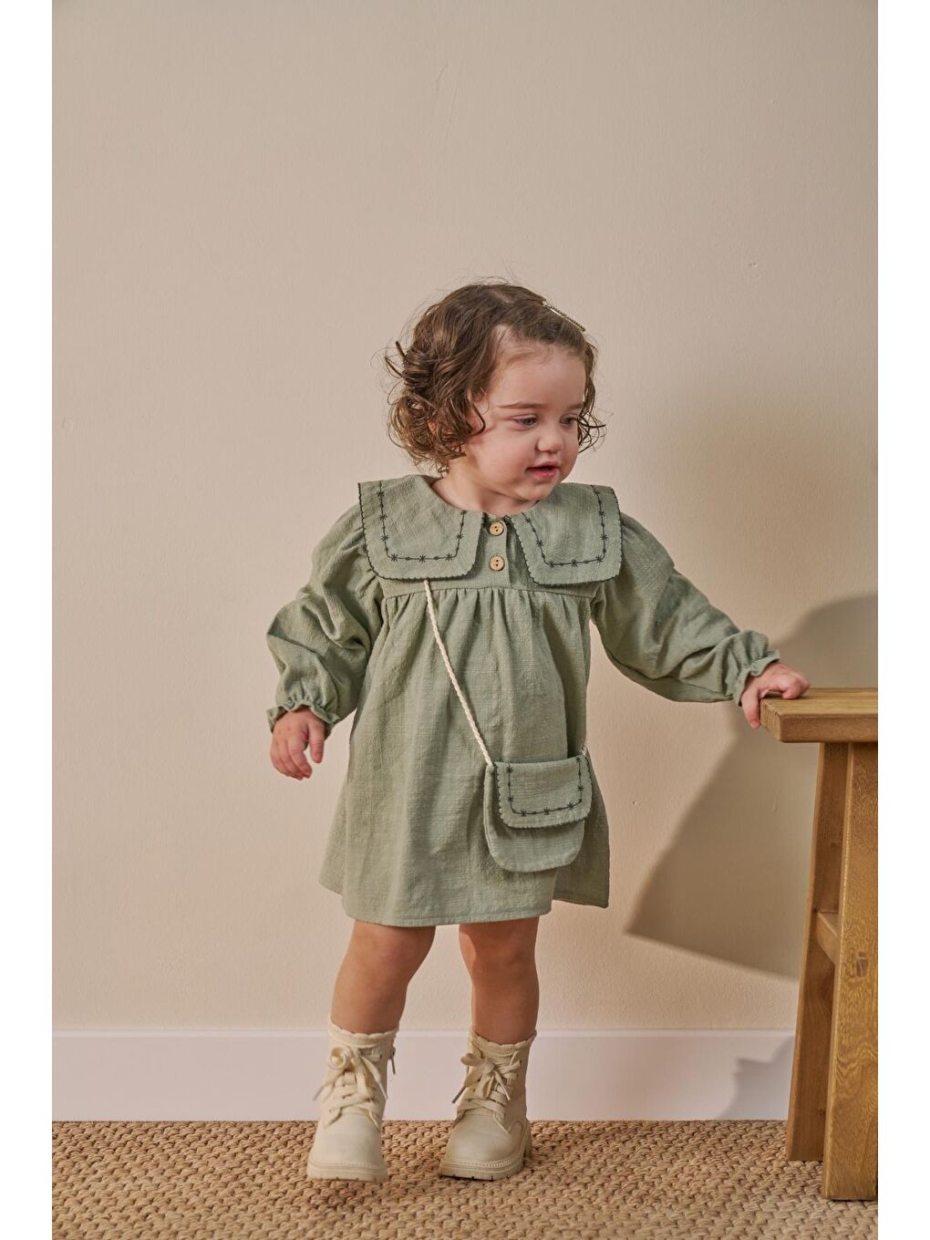 Kız Çocuk Pamuklu Adaçayı Yeşili Nakışlı Yaka Elbise Takım - Çantalı