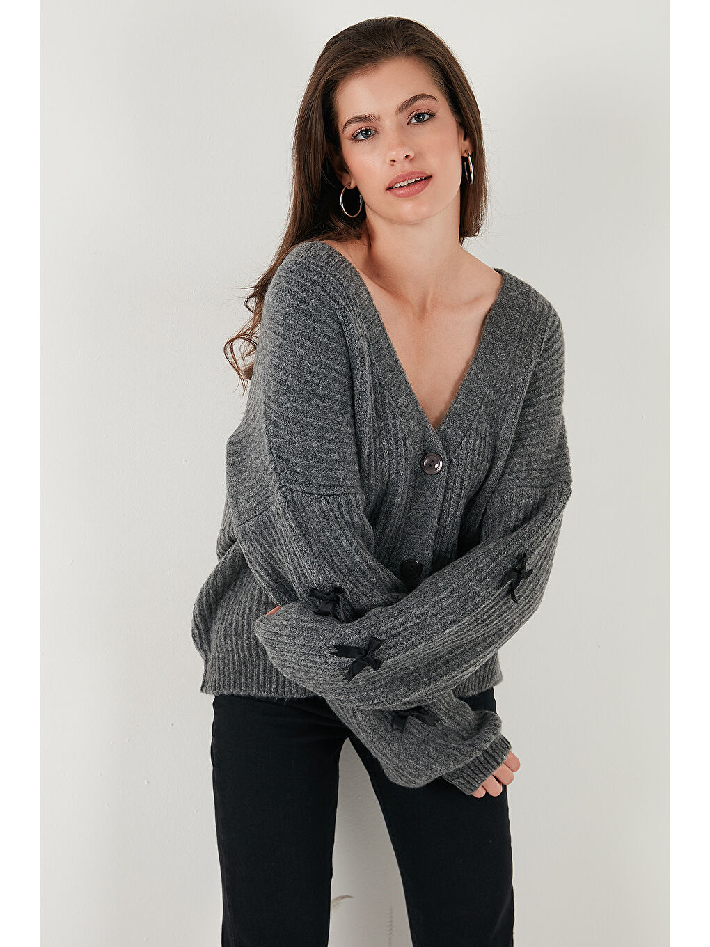 Antrasit Oversize Fit V Yaka Fiyonk Detaylı Düğmeli Hırka 4615577-5