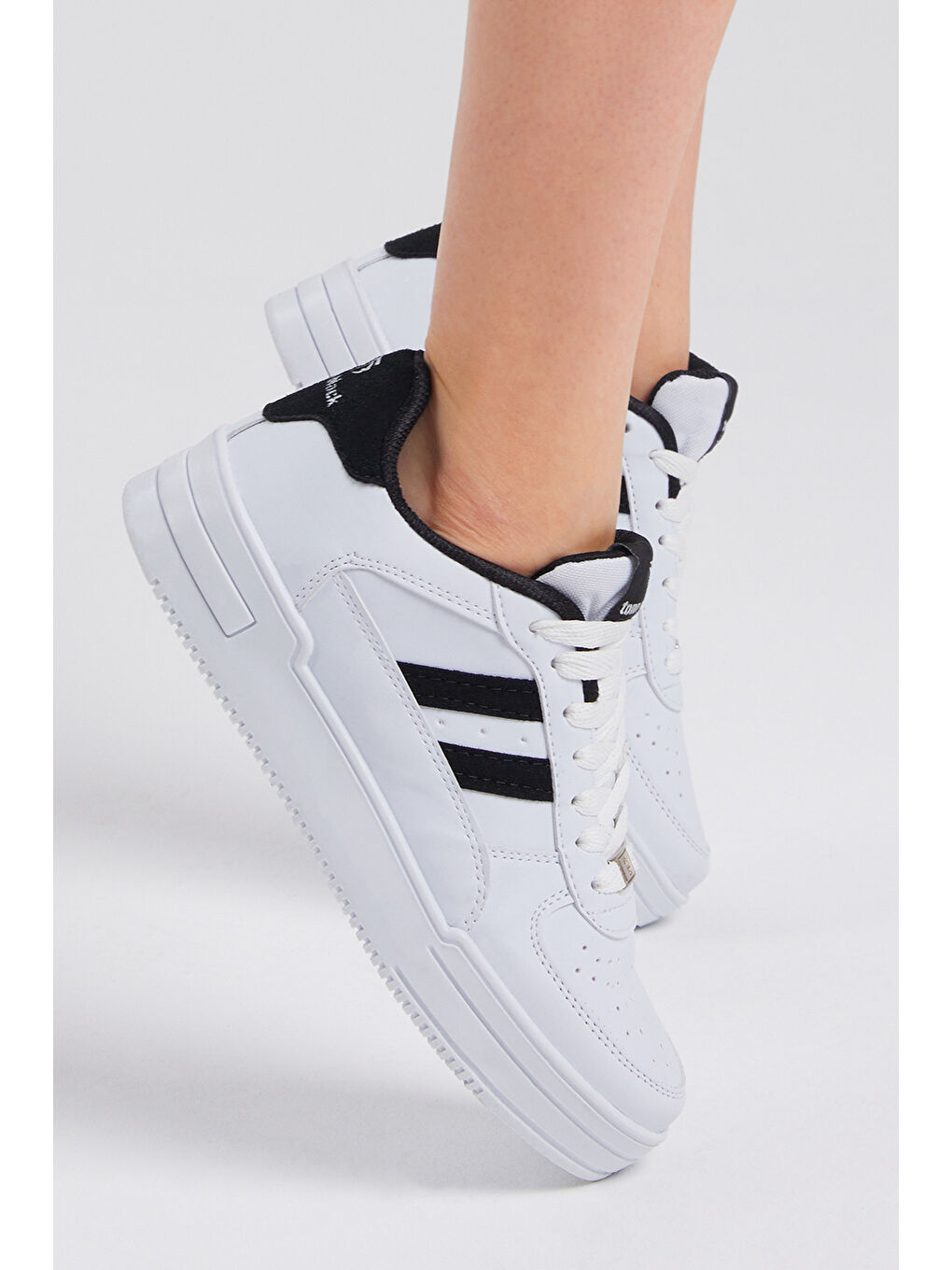 Unisex Beyaz Siyah Termo Taban Yanı Çizgili Bağcıklı Spor Ayakkabı