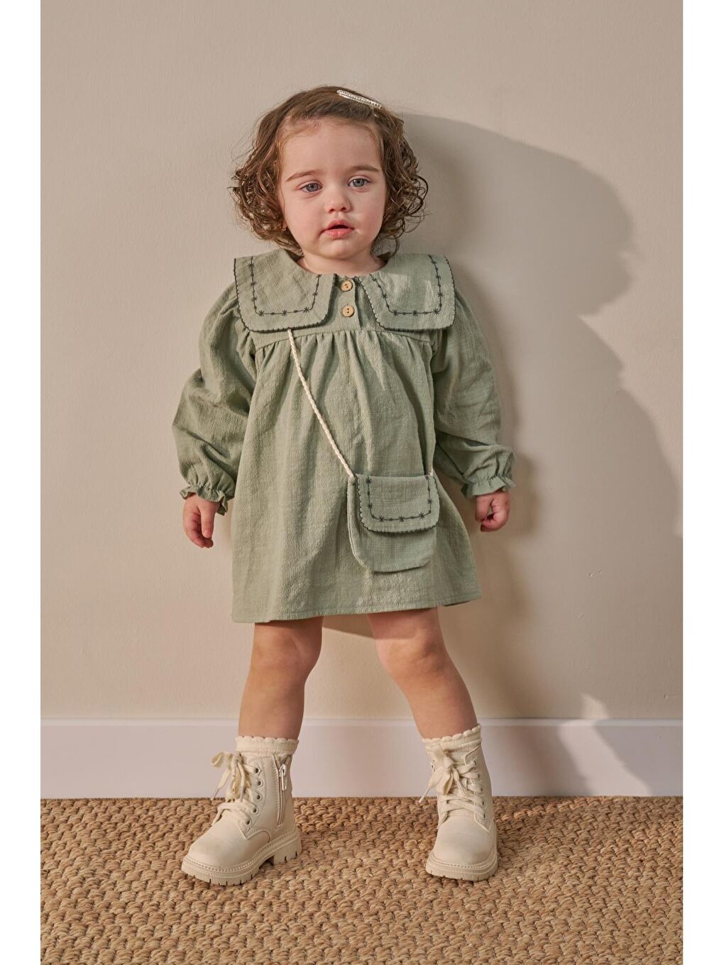 Kız Çocuk Pamuklu Adaçayı Yeşili Nakışlı Yaka Elbise Takım - Çantalı-1