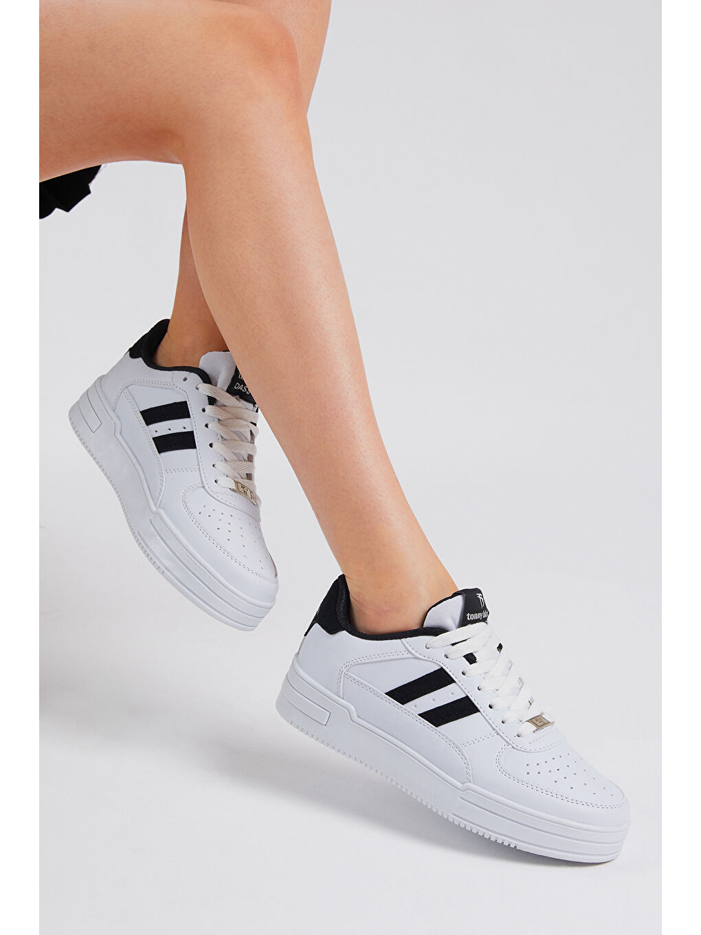 Unisex Beyaz Siyah Termo Taban Yanı Çizgili Bağcıklı Spor Ayakkabı-1