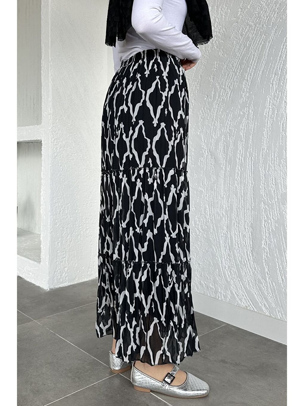 Siyah Bel Lastikli Desenli Şifon Tesettür Etek-9