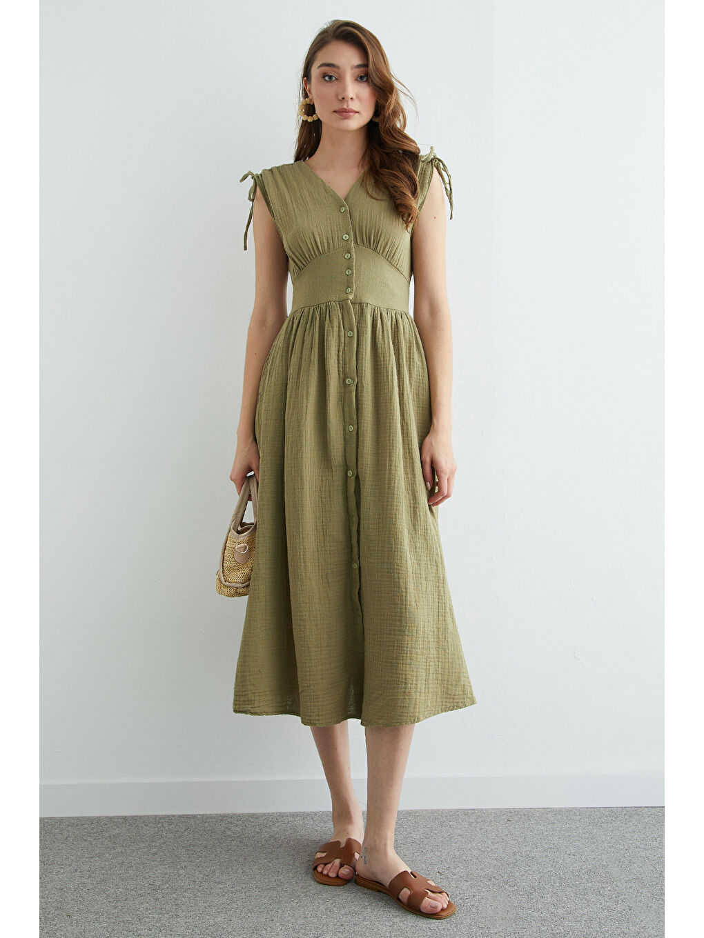 Haki Omuz Bağcıklı Düğmeli Müslin Elbise