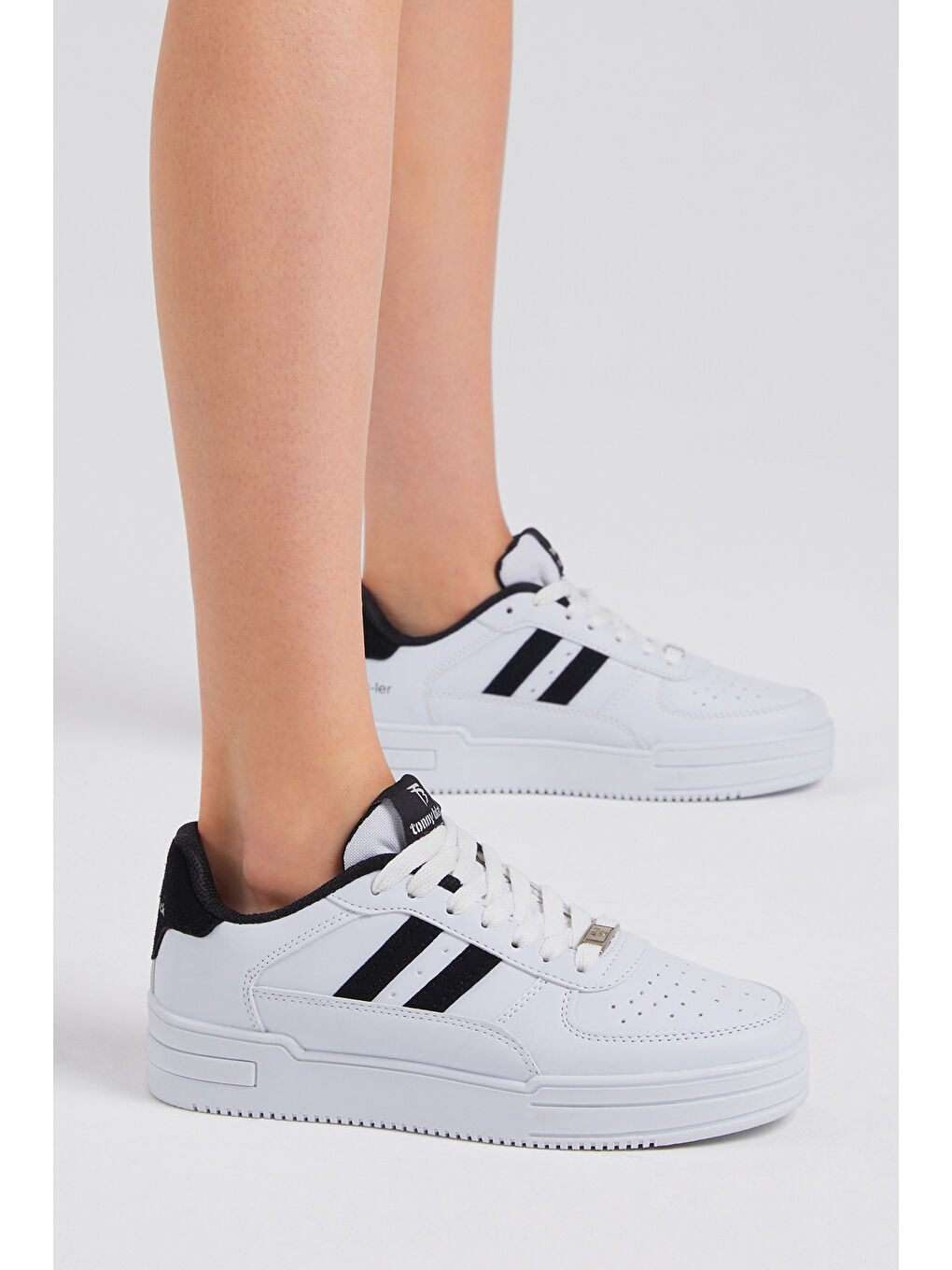 Unisex Beyaz Siyah Termo Taban Yanı Çizgili Bağcıklı Spor Ayakkabı-4