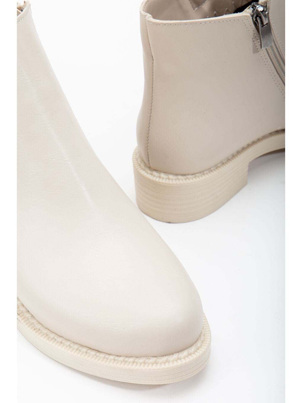 Bej Kadın Ten Cilt Termo Taban Tokalı Çift Fermuarlı Kısa Topuklu Bot-3