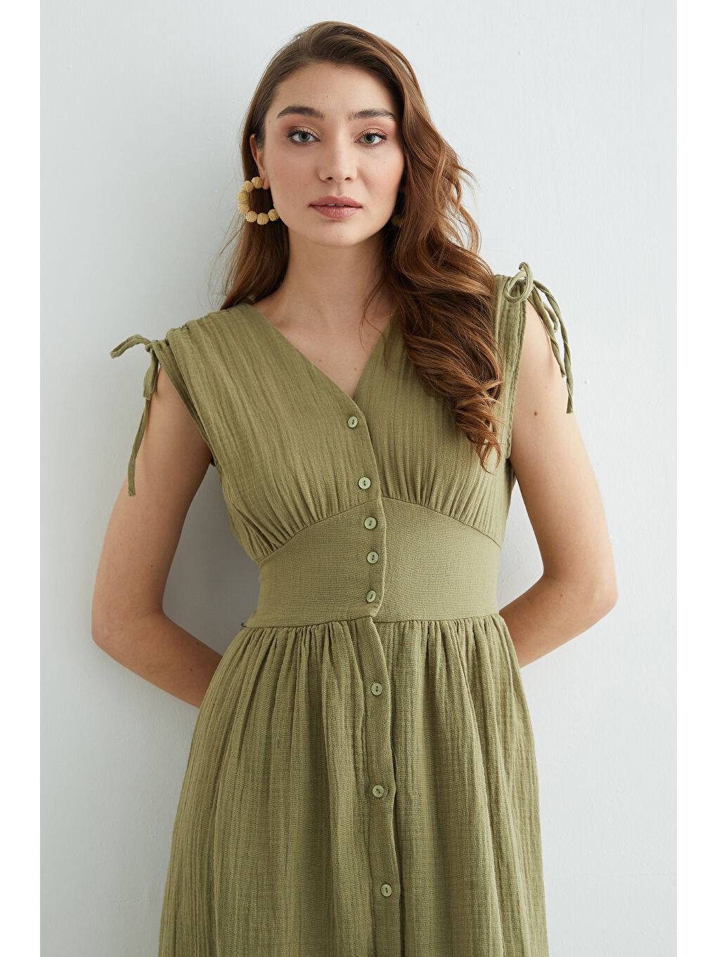 Haki Omuz Bağcıklı Düğmeli Müslin Elbise-1
