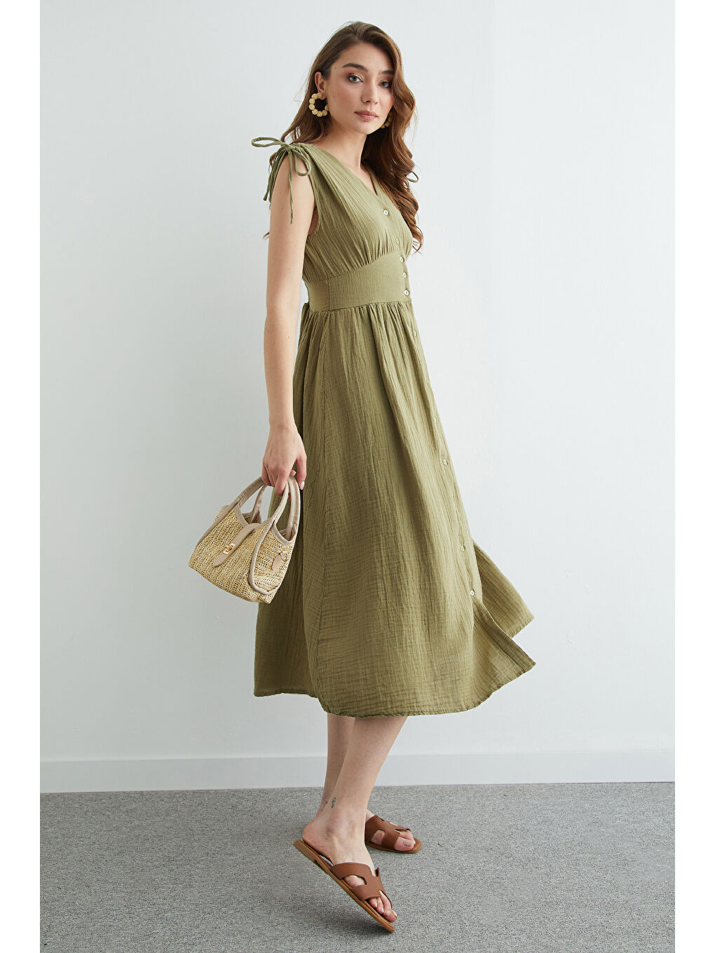 Haki Omuz Bağcıklı Düğmeli Müslin Elbise-2