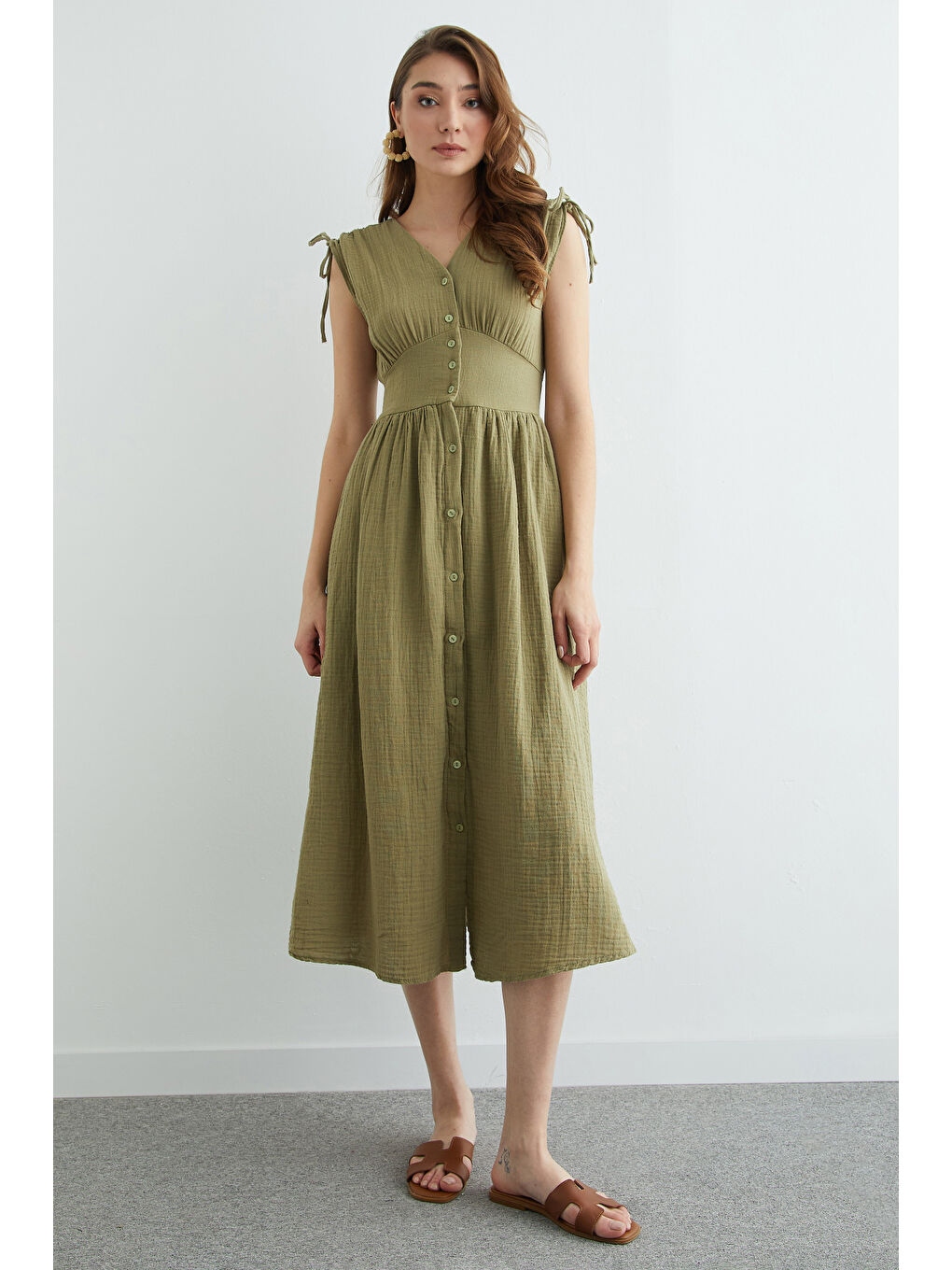 Haki Omuz Bağcıklı Düğmeli Müslin Elbise-3